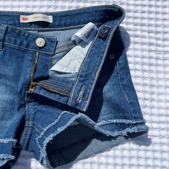 Levi's Denim Girls' Shorty Shorts Double Frayed Edges - Picture 15 of 16